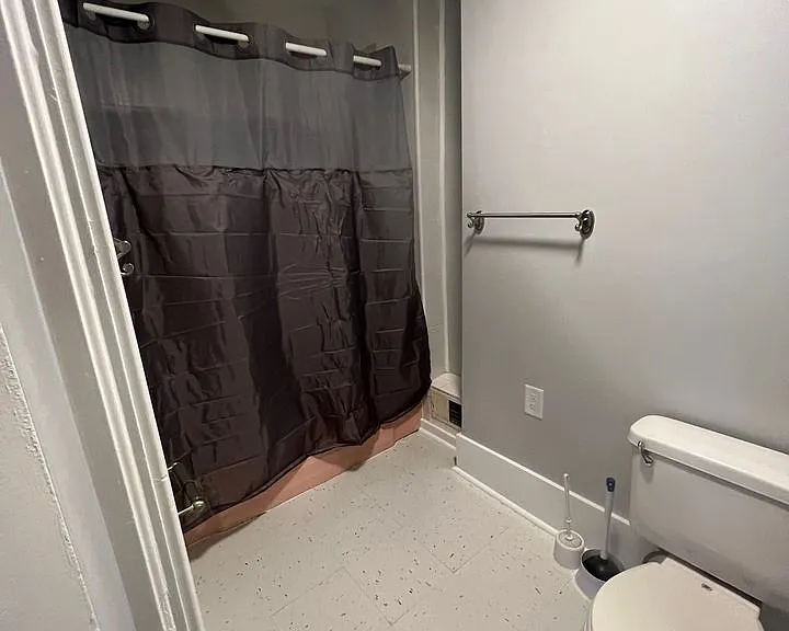 541 Lincoln Ave NW — Photo 3