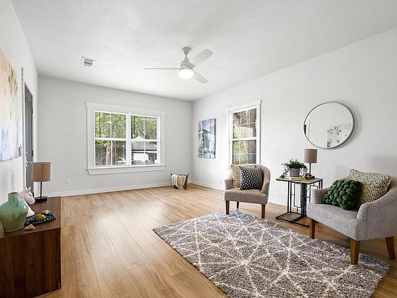 5th image of 537 E Sears St