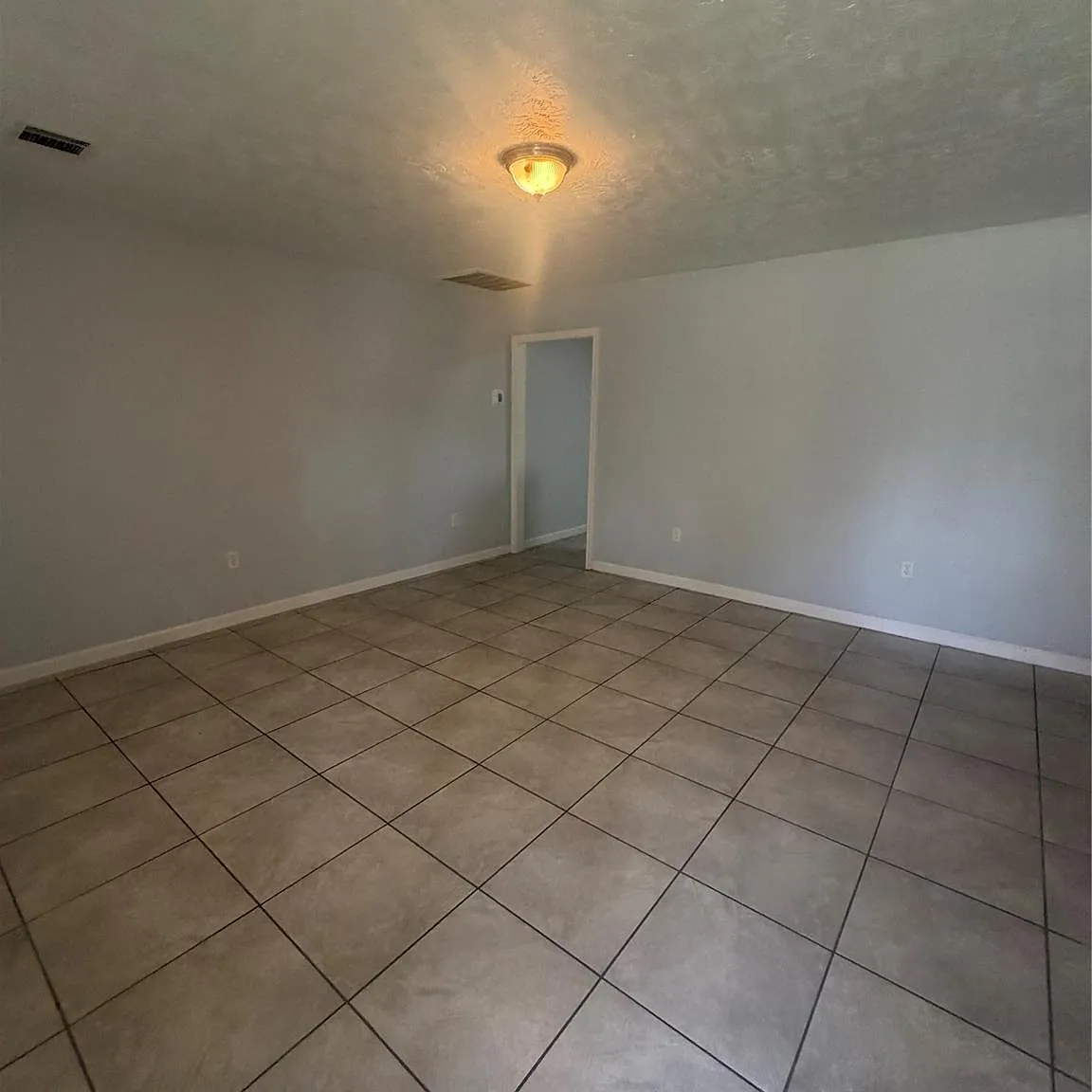 2 bed, 1.0 bath, 1100 sqft, $1,200 — Photo 4