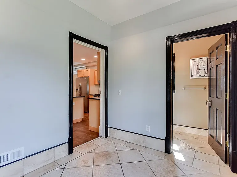 775 Jessamine Ave E — Photo 28