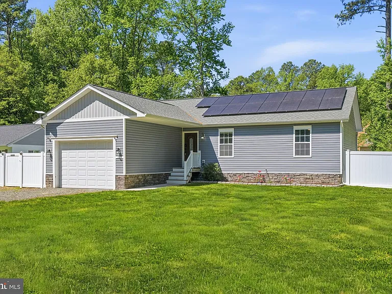 283 Shorewood Dr — Photo 1