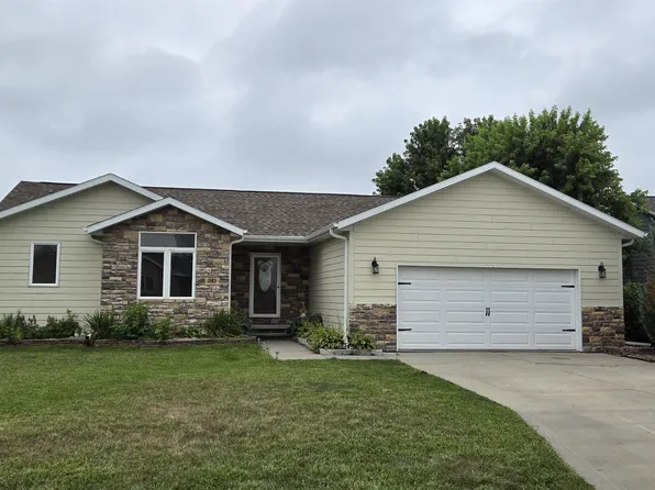 1383 Evergreen St, Minden, NE 68959