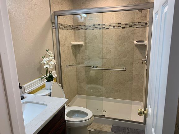 4th image of 2278 Capitol Ave
