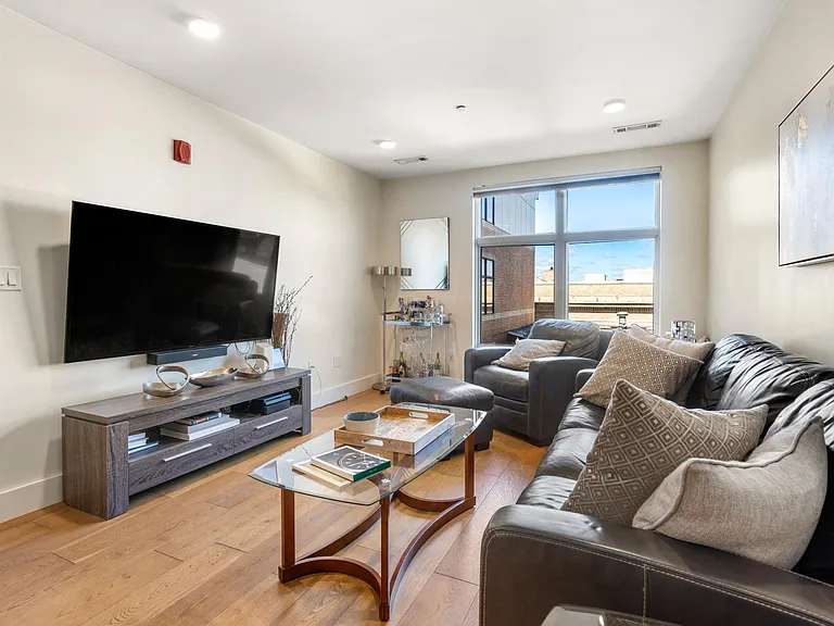 250 Meridian St #507 — Photo 3