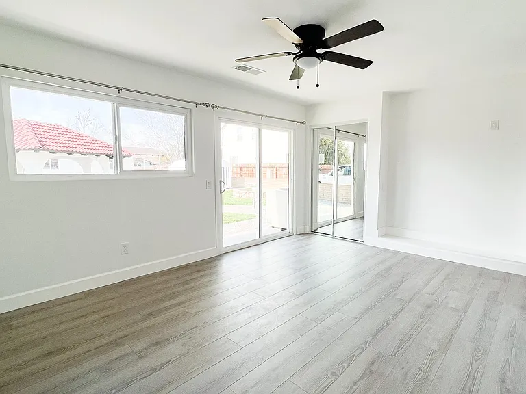 5759 Grand Ave — Photo 15