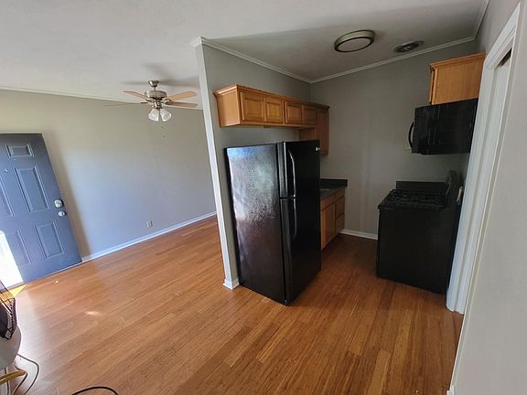 3rd image of 709 7th St APT 5