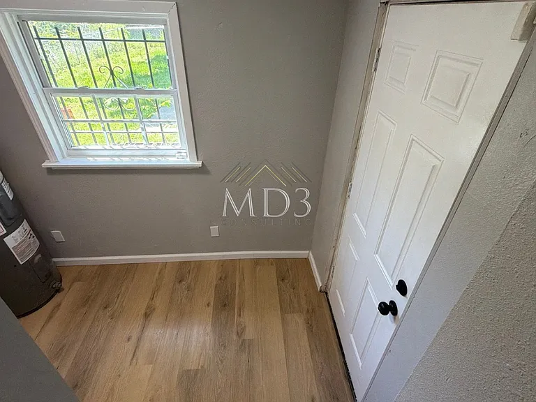 10019 Lord Dr — Photo 11