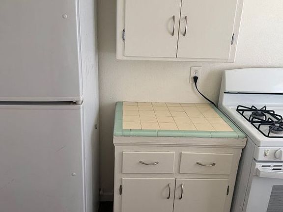 5th image of 3475 Carmona Ave