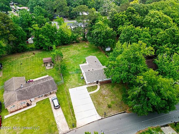 3rd image of 2907 Woodlawn Ave