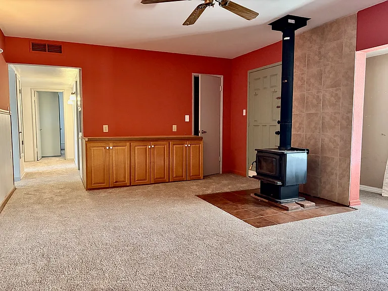 1721 Utah St NE — Photo 8