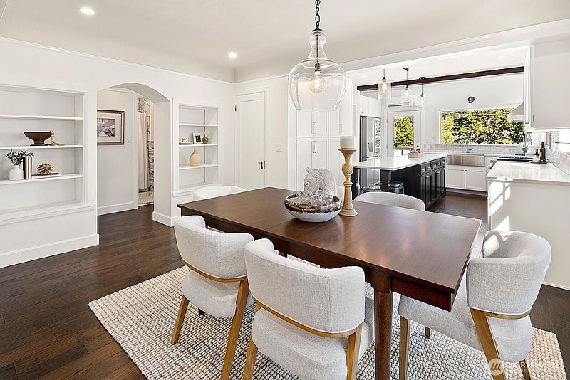 5th image of 3228 35th Avenue W