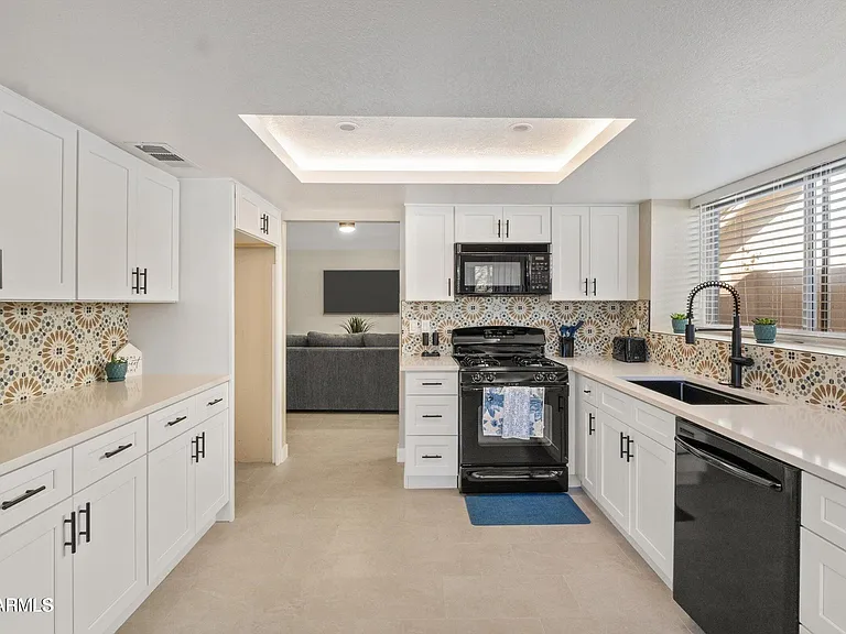 2735 N Diego Cir — Photo 7