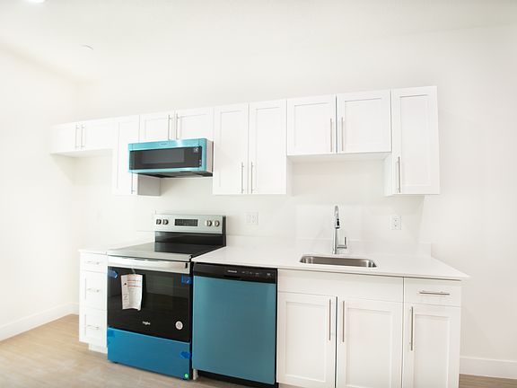 5th image of 2085 N Main St #309