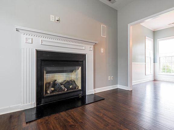 5th image of 212 Stoney Dr