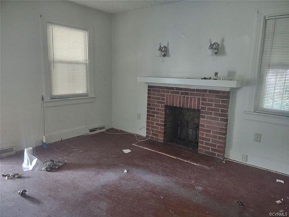 3rd image of 15 Mars St
