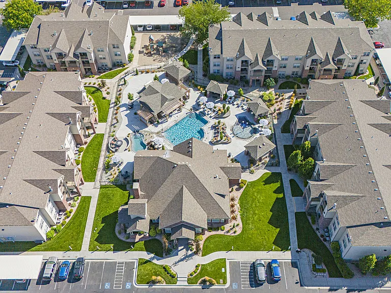 Rivercrest — Photo 2