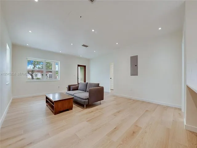 6356 SW 14th St — Photo 12