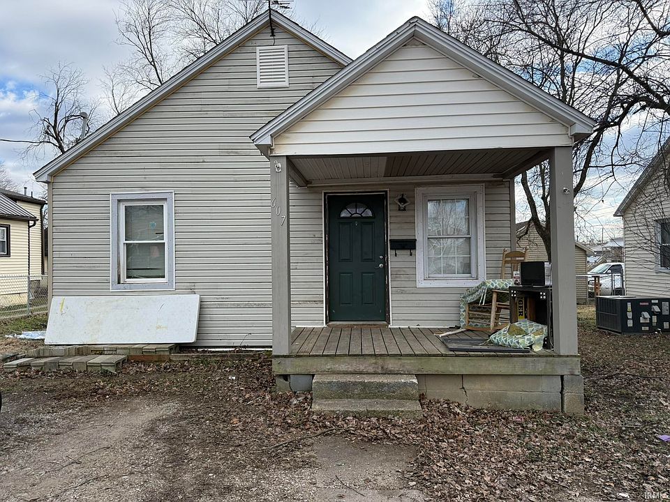 1st image of 607 E Short Elm St