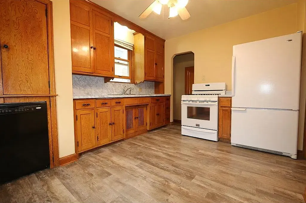6 bed, $3,200 — Photo 3