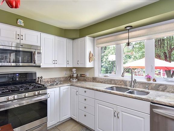 4th image of 647 Perkinswood Blvd NE