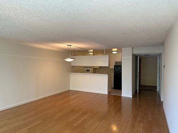 3rd image of 1054 S Bedford St