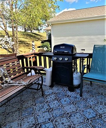 3rd image of 3906 Thistledown Ct