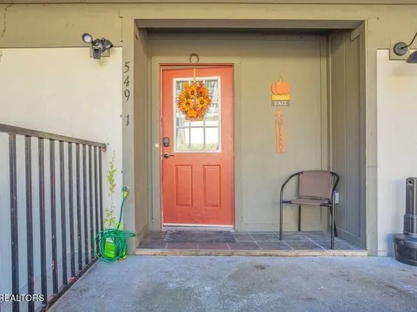 541 Johnson Ln, Gatlinburg, TN 37738