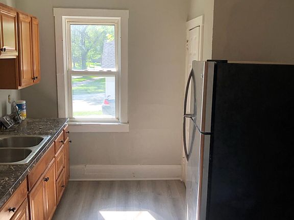 4th image of 1484 E 110th St