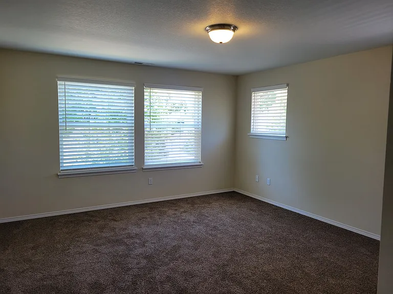 250 16th St SE — Photo 7