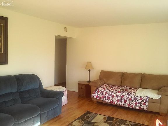 3rd image of 4421 Rosethorn Cir