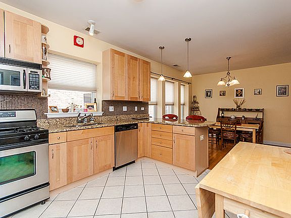 5th image of 4914 N St Louis Ave #2