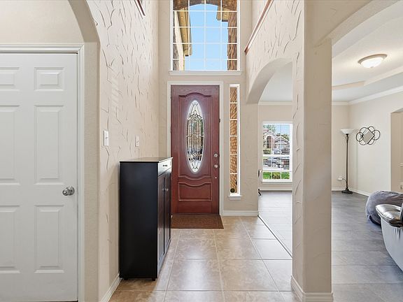 4th image of 7608 Hinkley Oak Dr