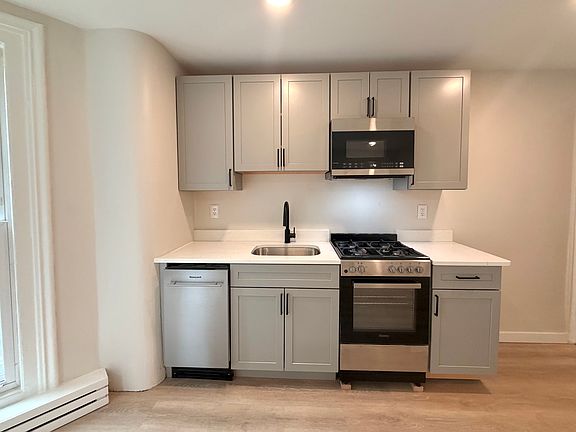 3rd image of 117-119 Meigs St #1