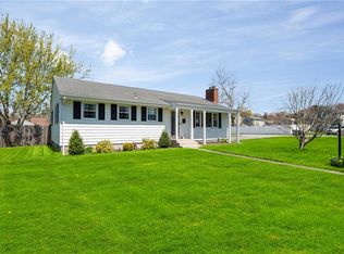 16 Ridgeway Dr, Warren, RI 02885