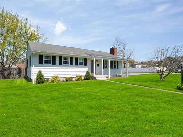 16 Ridgeway Dr, Warren, RI 02885