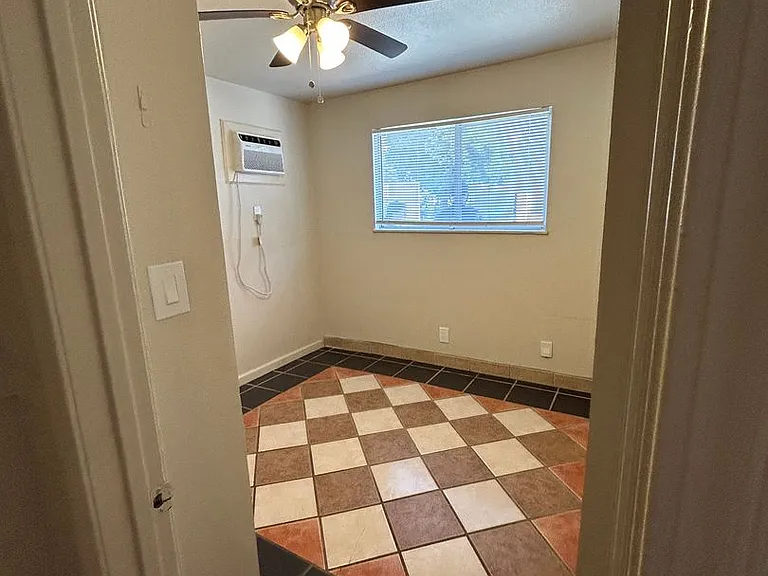 520 Solano St — Photo 5