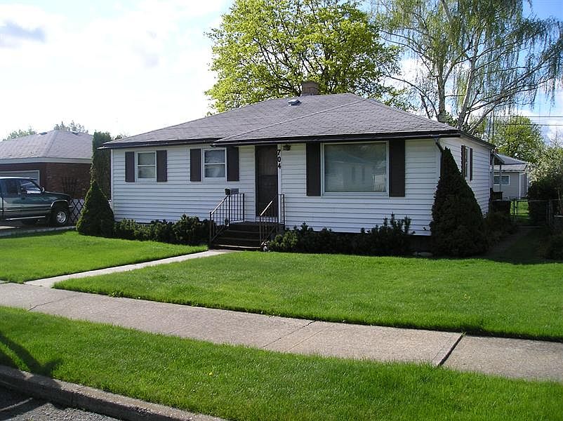 2nd image of 704 E Courtland Ave