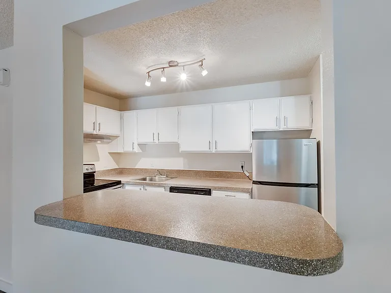 Icon Beaverton — Photo 19