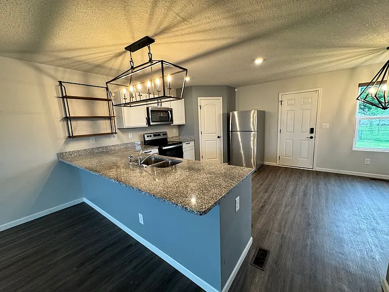 1610 Westport Dr — Photo 6