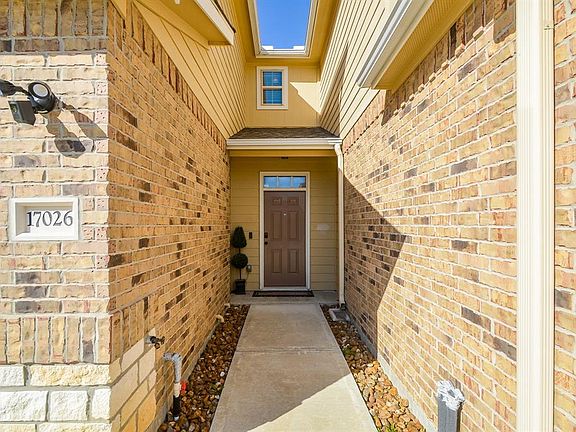 2nd image of 17026 Wilthorne Gardens Ct