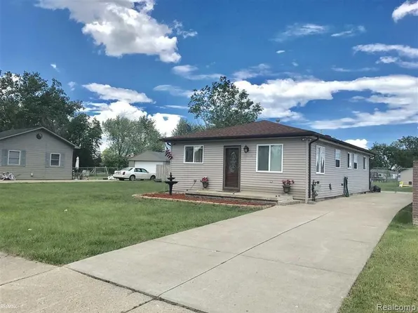 37134 Saint Joseph Dr, Sterling Heights, MI 48310