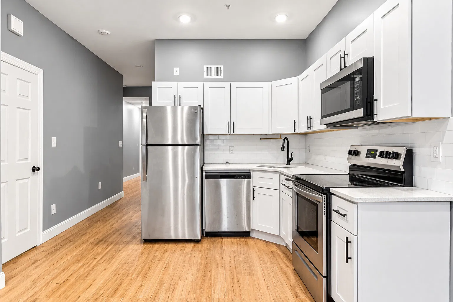 2932 W Oxford St — Photo 4