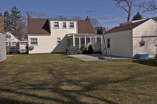 4th image of 902 Centennial Ave