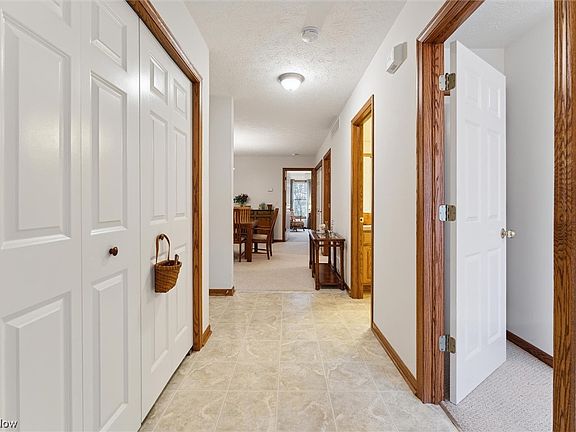 3rd image of 31 Canterbury Cir
