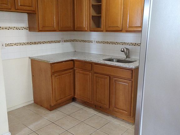 3rd image of 10706 Inwood St Floor 1
