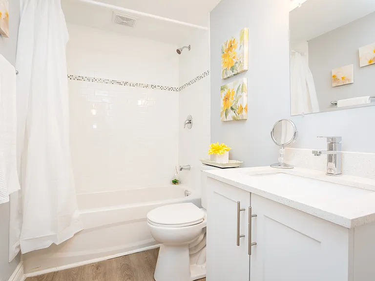 2200 King St E #102 — Photo 11