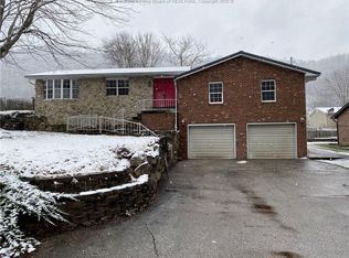 30 Ash Ln, Madison, WV