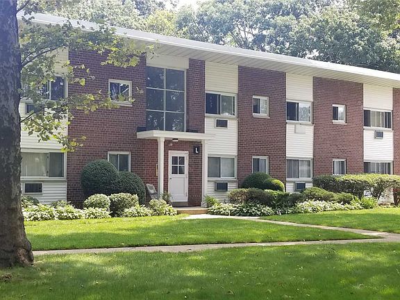 2nd image of 125 Hempstead Gardens Dr APT L1b