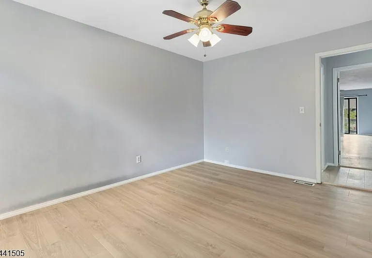 19 Linda Ln — Photo 13