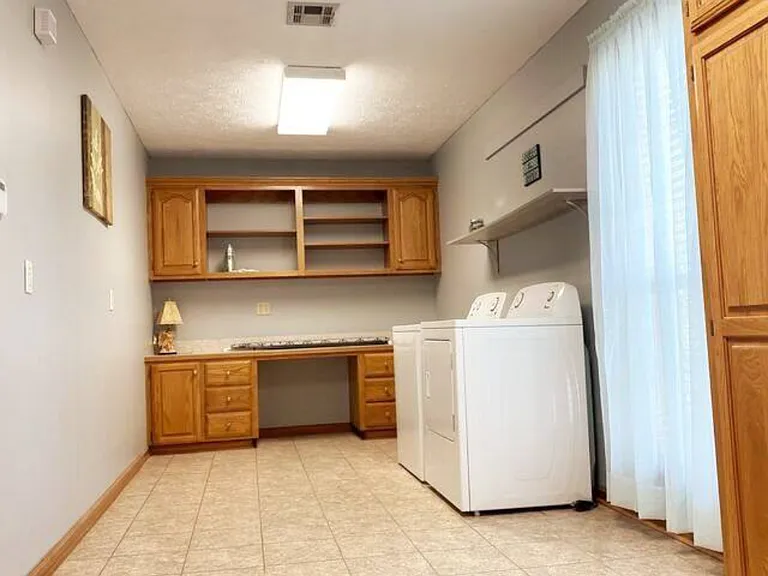 1408 Christie Dr — Photo 16